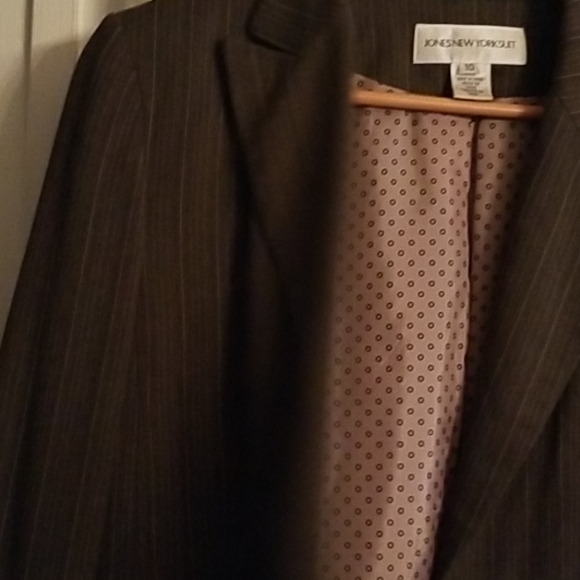 Suit - Picture 4 of 7